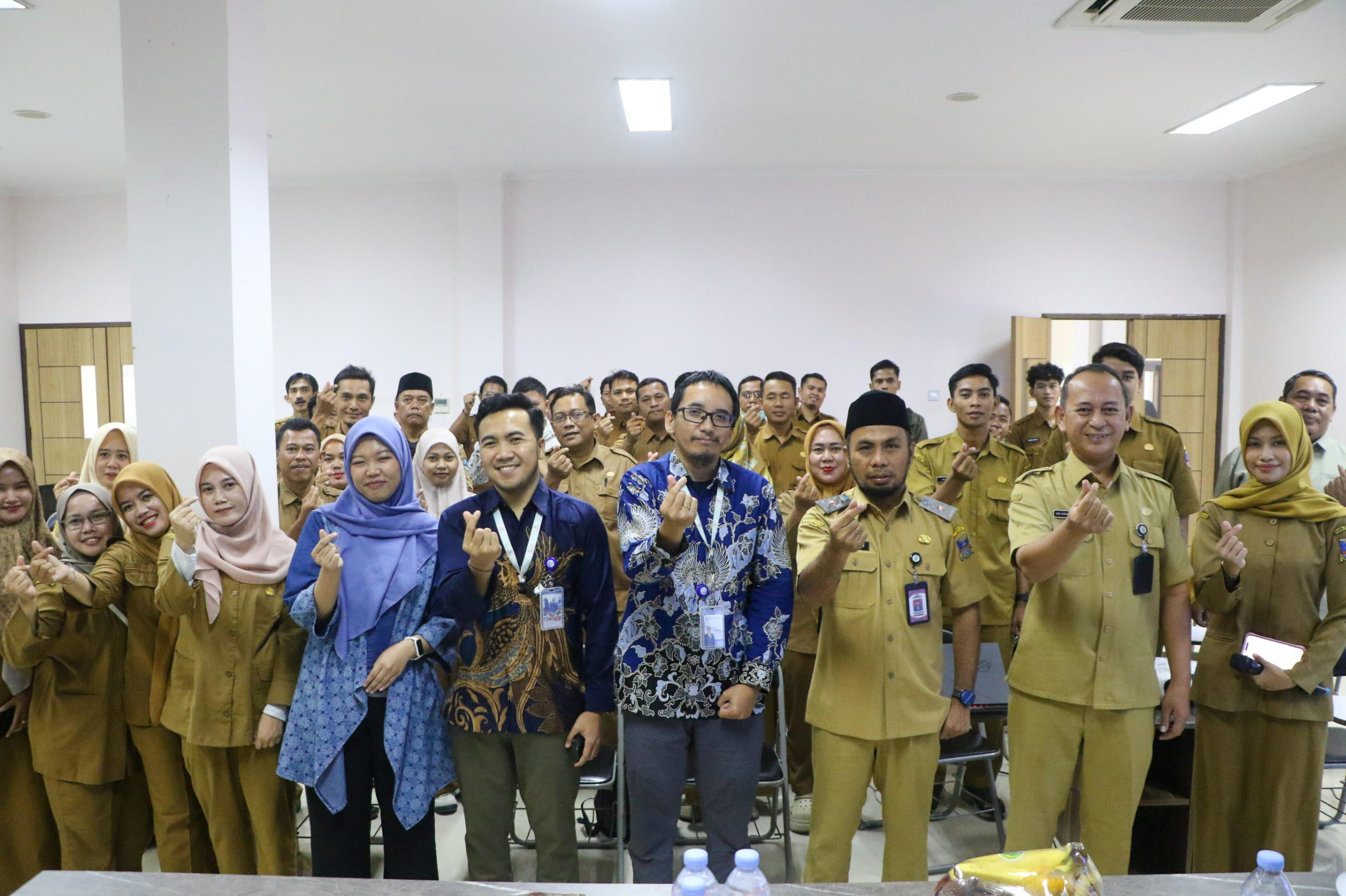 Kepala Diskominfo Kabupaten Serang membuka pelatihan pengoperasian aplikasi Sideka-NG yang diikuti 326 perangkat desa dari 29 kecamatan sebagai langkah mempercepat digitalisasi pelayanan publik di Kabupaten Serang.