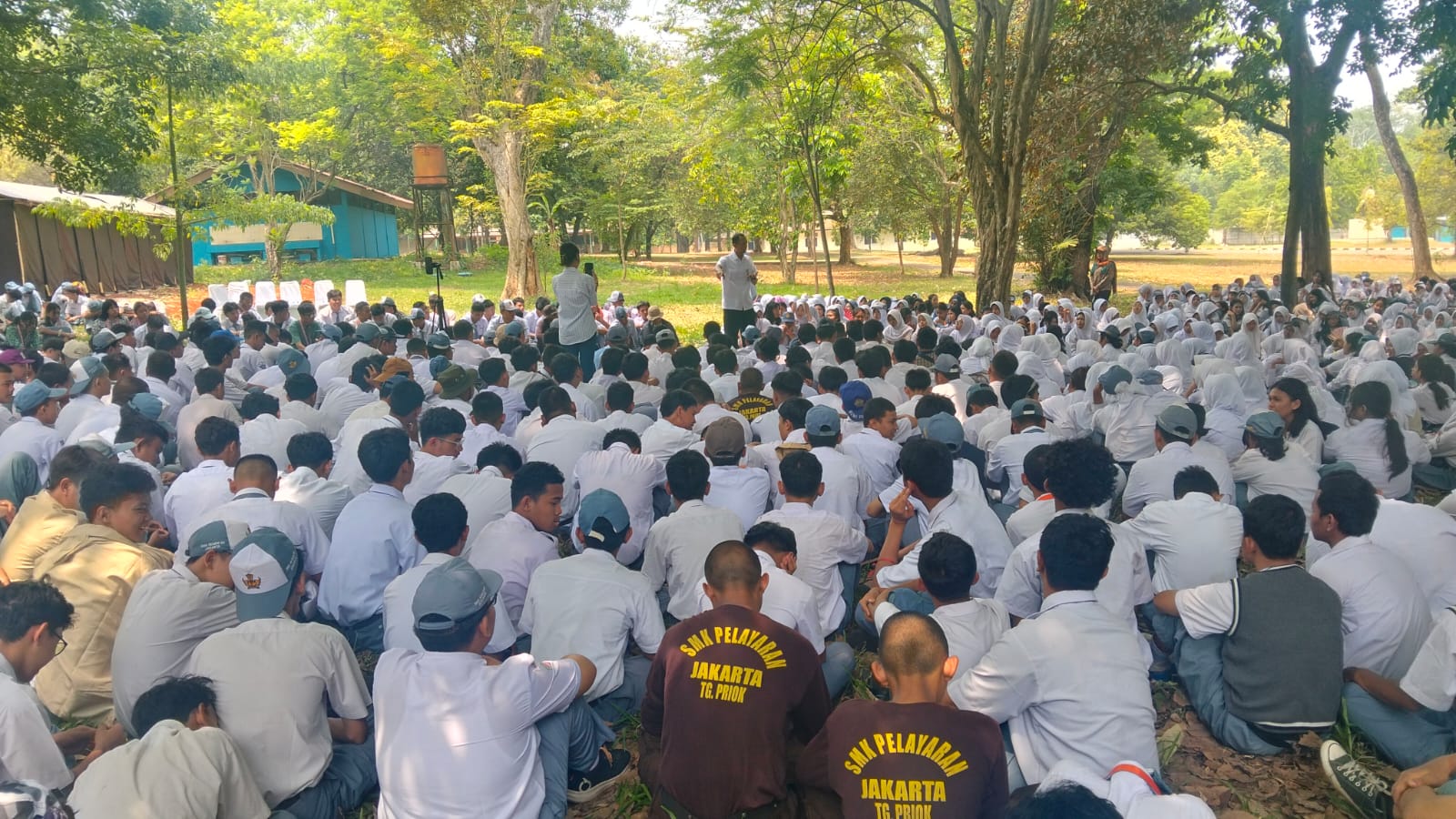 Peserta Kemah Kebangsaan PIONIR mengikuti kegiatan pembinaan karakter dan wawasan kebangsaan di Bumi Perkemahan Cibubur, Jakarta Timur, sebagai upaya memperkuat nasionalisme sekaligus membentengi generasi muda dari berbagai ancaman di era digital.