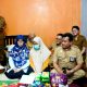 Petugas DKBPPPA, Dinas Sosial, Satgas PPA, dan pemerintah setempat menyerahkan bantuan sekaligus memberikan pendampingan kepada korban kekerasan seksual di Kecamatan Binuang, Kabupaten Serang.