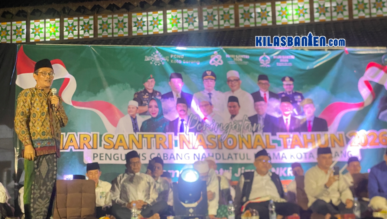 Rektor UIN Sultan Maulana Hasanuddin Banten, Prof Muhammad Ishom, menyampaikan orasi kesantrian pada peringatan Hari Santri Nasional 2026 yang digelar PCNU Kota Serang di Masjid Agung Ats Tsauroh, Jumat (23/10/2026).