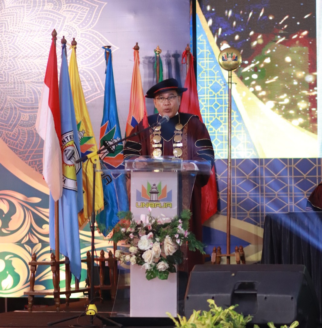 Rektor Universitas Banten Jaya mewisuda ratusan lulusan pada Wisuda ke-15 di UNBAJA Convention Hall, Kota Serang. Momentum ini menjadi awal lahirnya SDM unggul yang siap menghadapi dunia kerja dan berkontribusi bagi pembangunan bangsa.