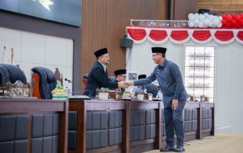 Sekretaris Daerah Provinsi Banten Deden Apriandhi menghadiri Rapat Paripurna DPRD Banten terkait pembahasan Rancangan APBD Tahun Anggaran 2027 di Gedung DPRD Banten, KP3B, Kota Serang.
