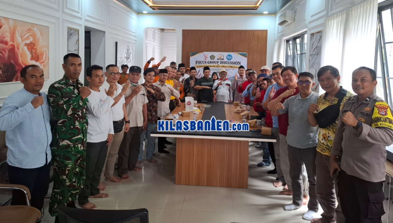 Peserta FGD Moderasi Beragama yang digelar LPPM UIN SMH Banten mengikuti diskusi mengenai penguatan pengakuan negara terhadap penghayat kepercayaan sebagai bagian dari upaya memperkokoh kerukunan lintas iman di Indonesia, Jumat, 2 Oktober 2026.