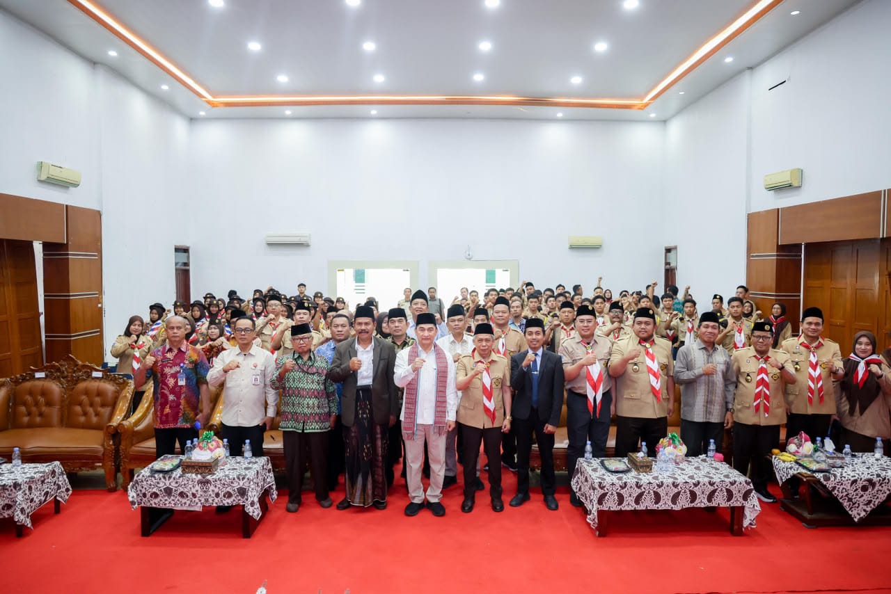 Wakil Gubernur Banten Achmad Dimyati Natakusumah melepas Kontingen Perkemahan Pramuka Santri Nusantara (PPSN) VI Provinsi Banten menuju ajang nasional di Jawa Timur.