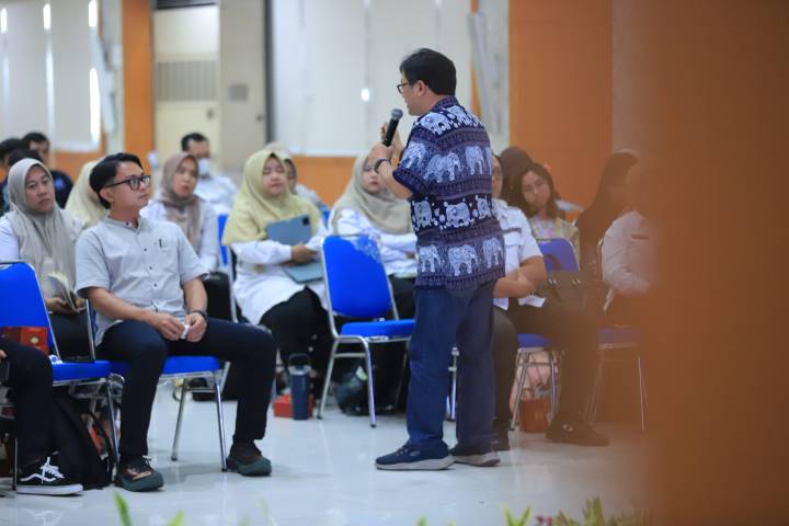Wakil Wali Kota Tangerang Maryono saat membuka Pelatihan Konvensi Hak Anak yang digelar DP3AP2KB sebagai upaya memperkuat perlindungan anak dan mencegah perundungan di Kota Tangerang.