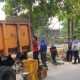 Bebaskan Akses Jalan Raya, Trantib Kecamatan Tangerang Ratakan Bangunan Liar Irigasi Sipon